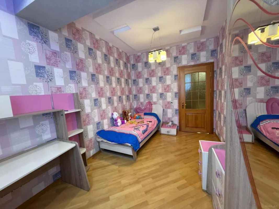 Kirayə verilir 4 otaqlı mənzil 145 m²