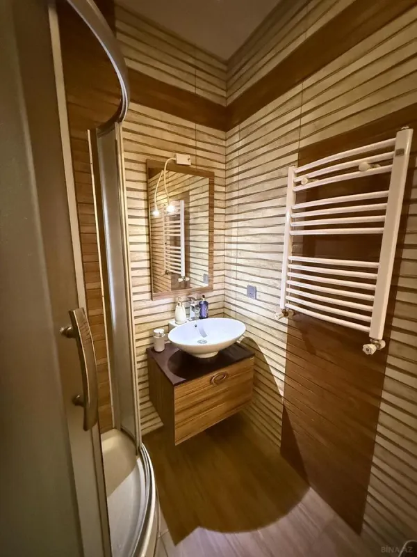 Kirayə verilir 4 otaqlı mənzil 145 m²