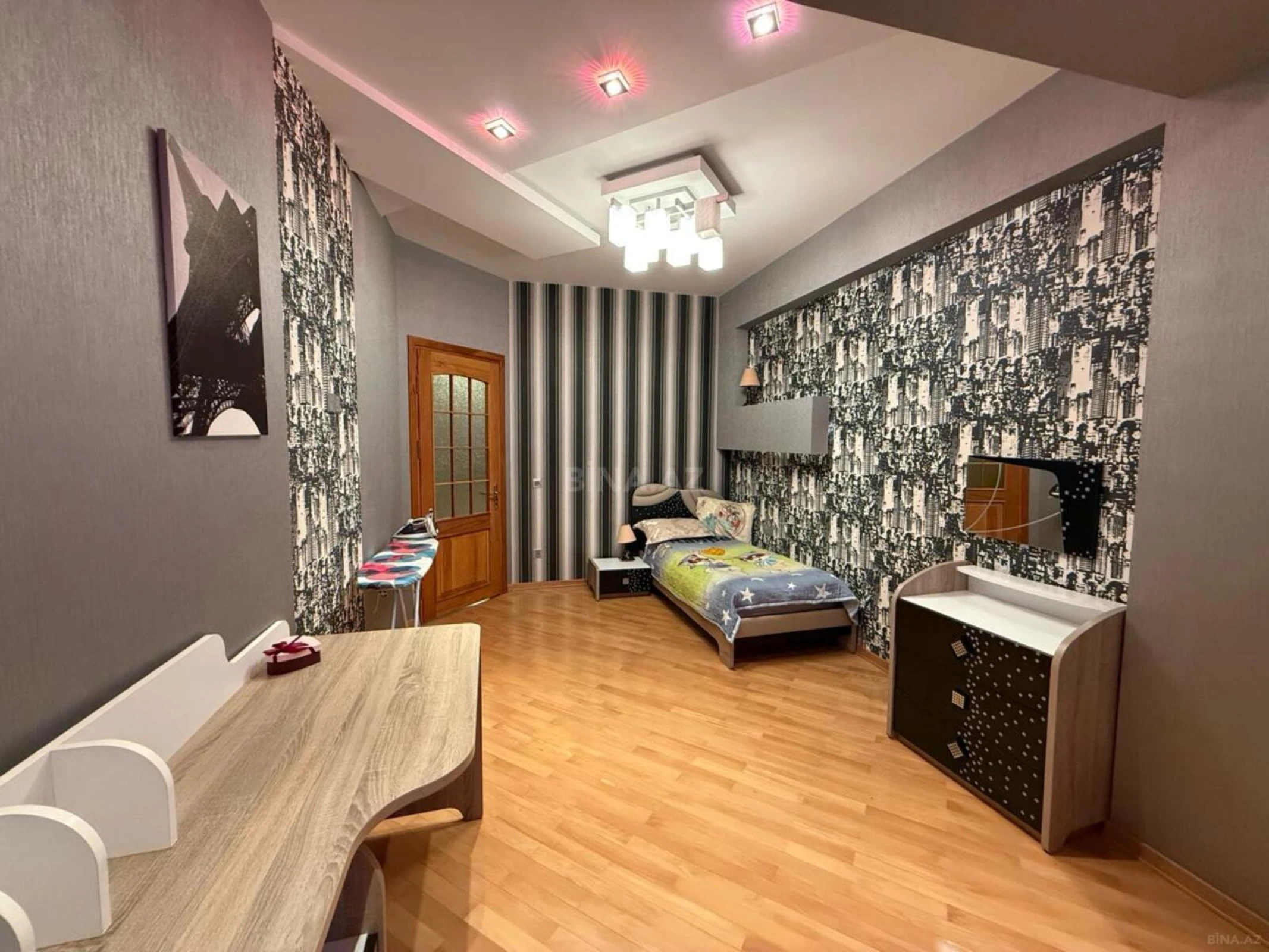 Kirayə verilir 4 otaqlı mənzil 145 m²