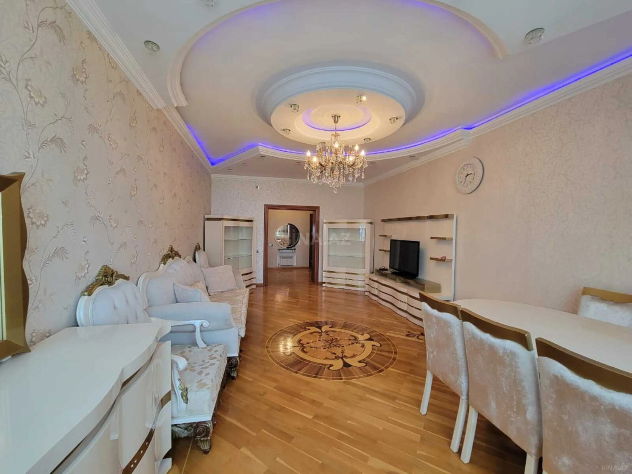 Kirayə verilir 3 otaqlı mənzil 128 m²