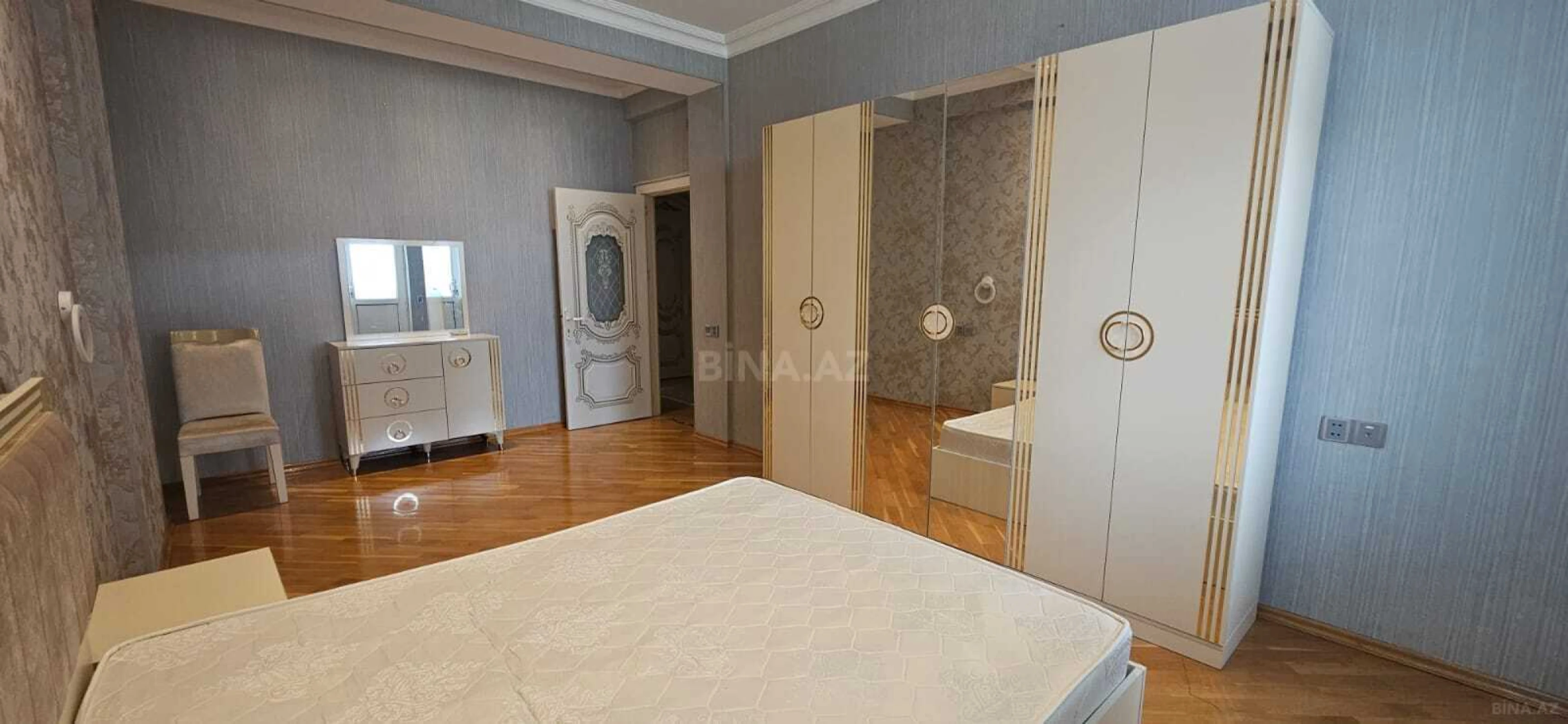 Kirayə verilir 3 otaqlı mənzil 128 m²