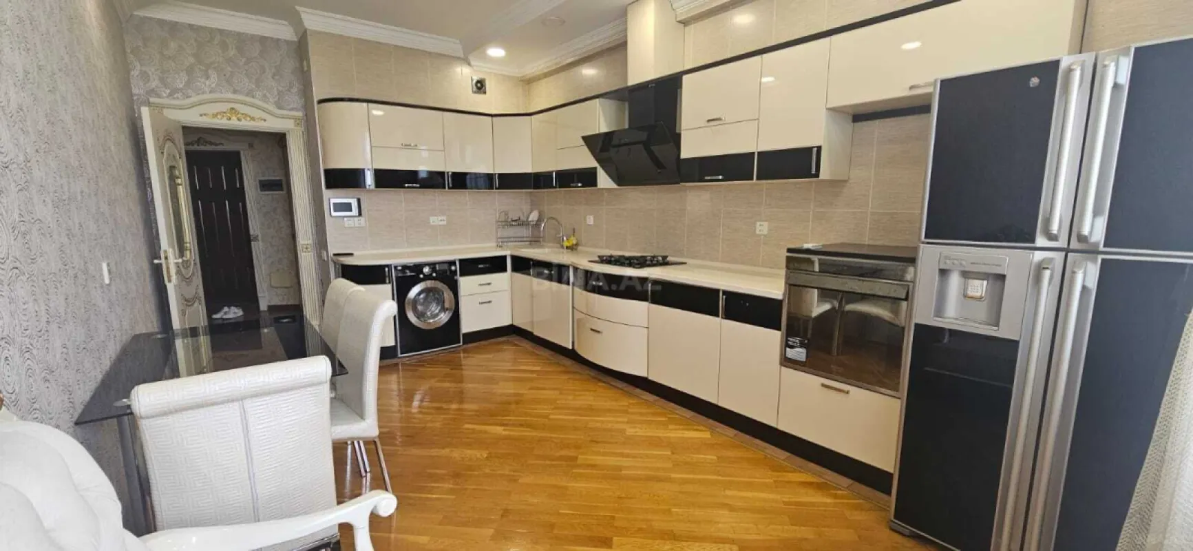 Kirayə verilir 3 otaqlı mənzil 128 m²