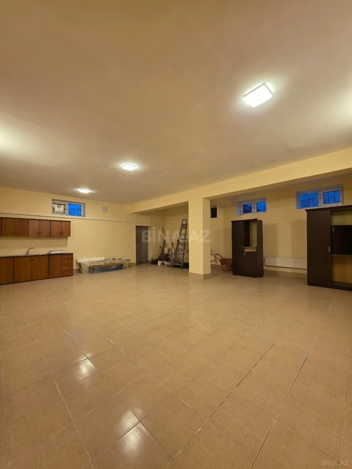 Satılır obyekt 1000 m²