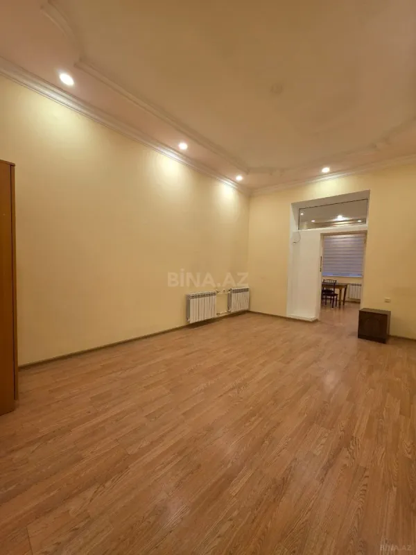 Satılır obyekt 1000 m²