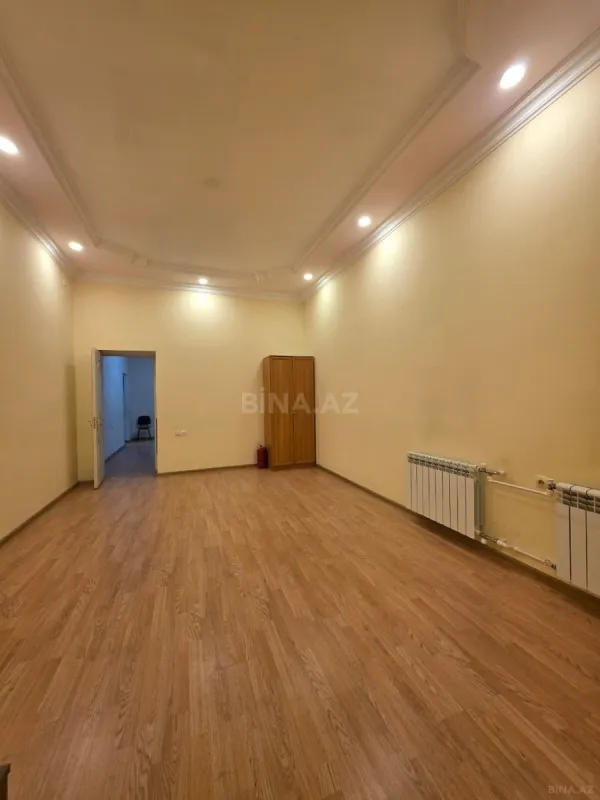 Satılır obyekt 1000 m²