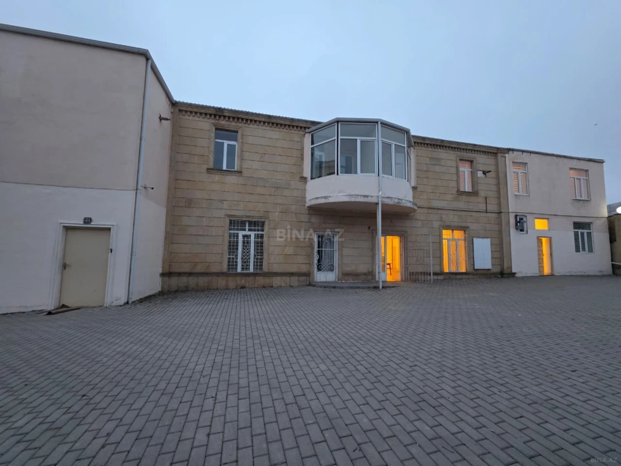 Satılır obyekt 1000 m²