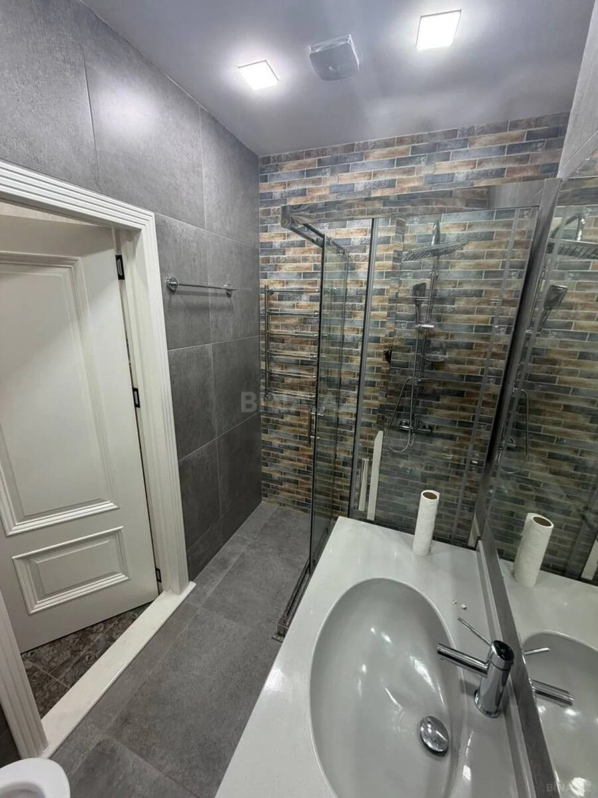 Satılır 2 otaqlı mənzil 75 m²