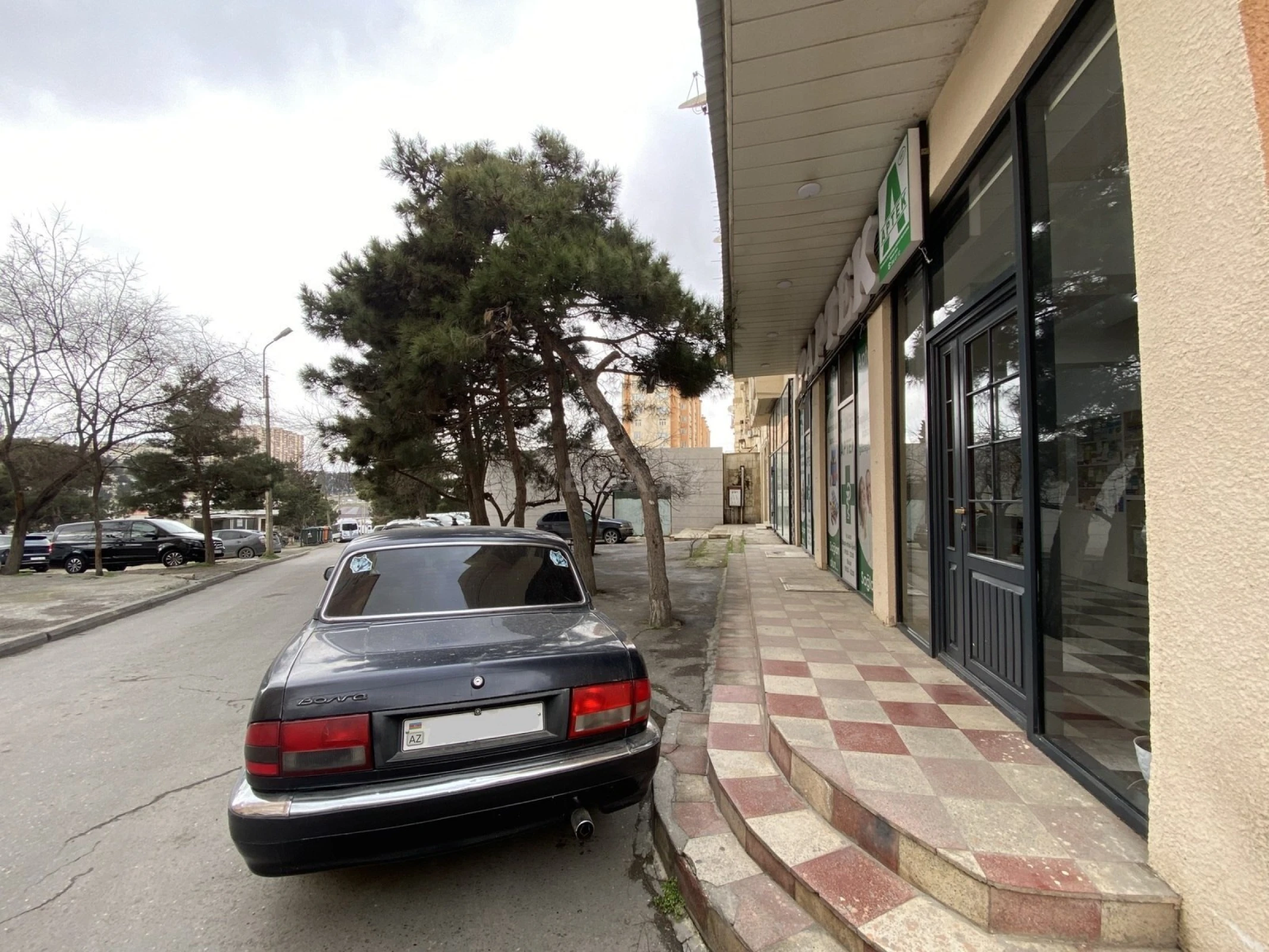 Kirayə verilir obyekt 77 m²