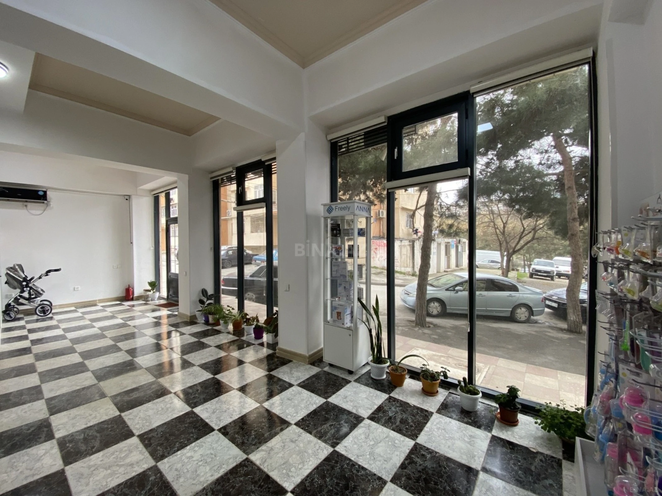 Kirayə verilir obyekt 77 m²