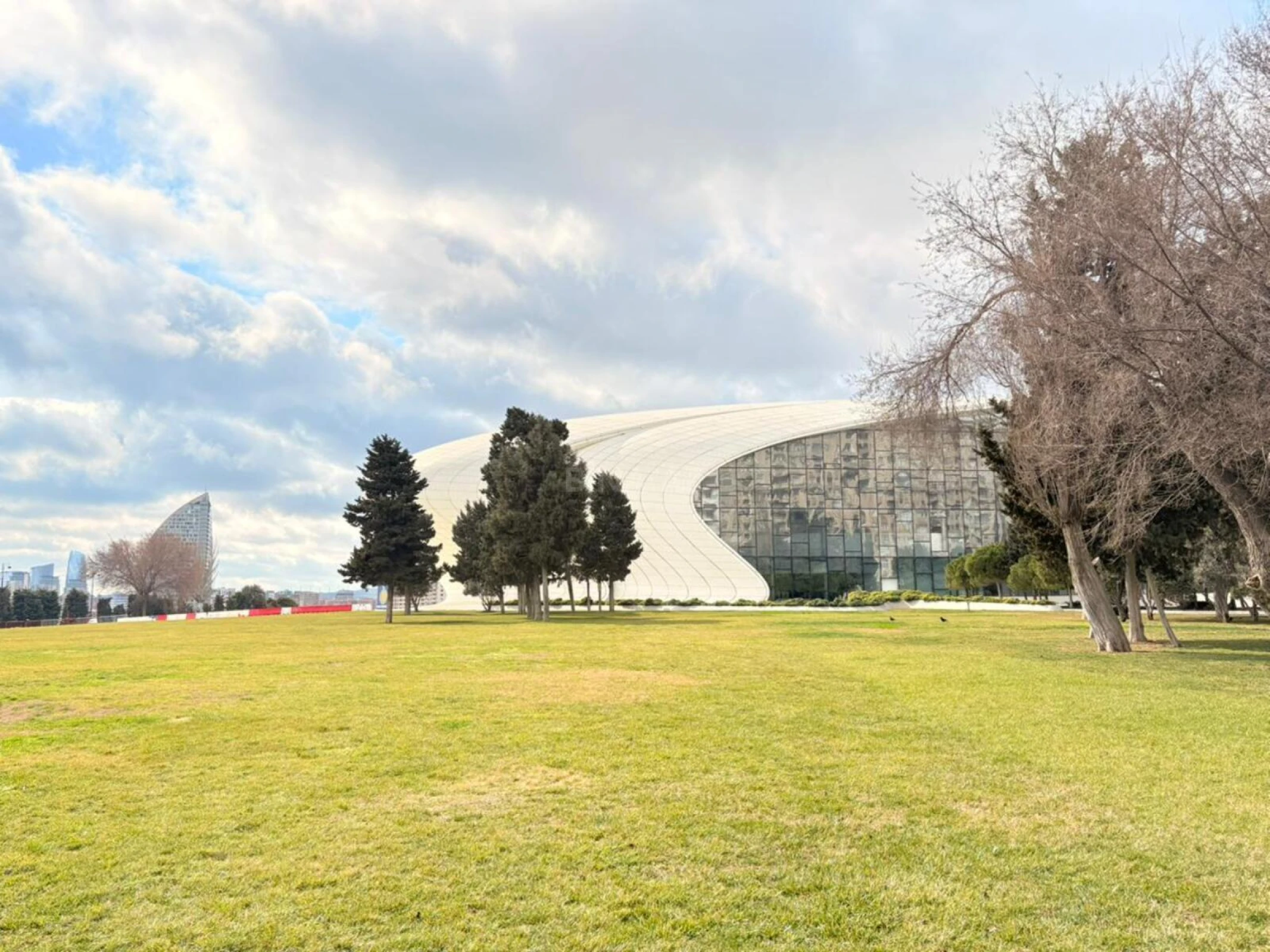 Satılır 2 otaqlı mənzil 105 m²