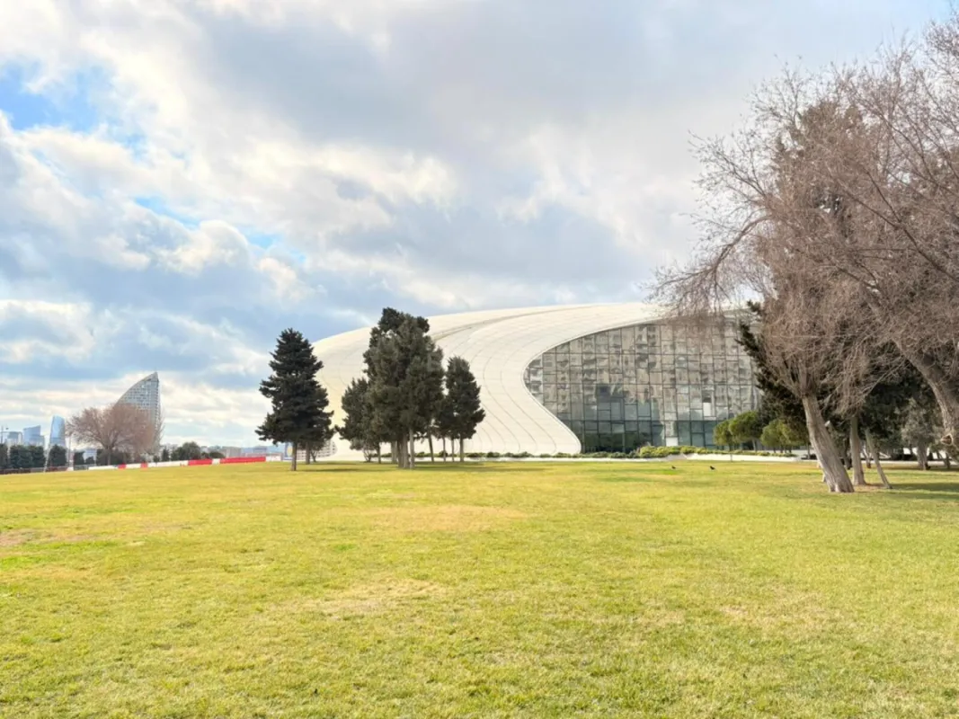 Satılır 2 otaqlı mənzil 105 m²