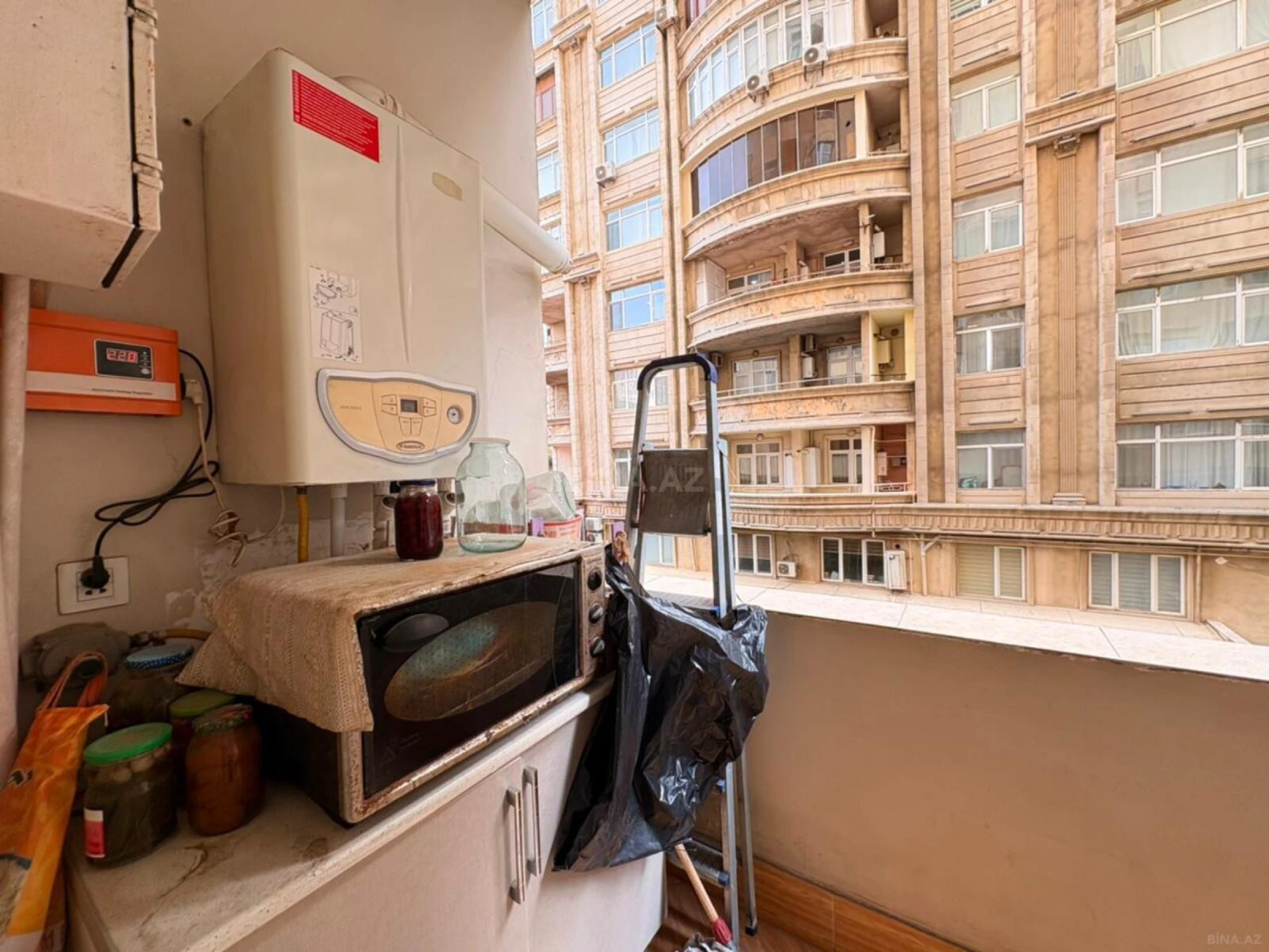 Satılır 2 otaqlı mənzil 105 m²