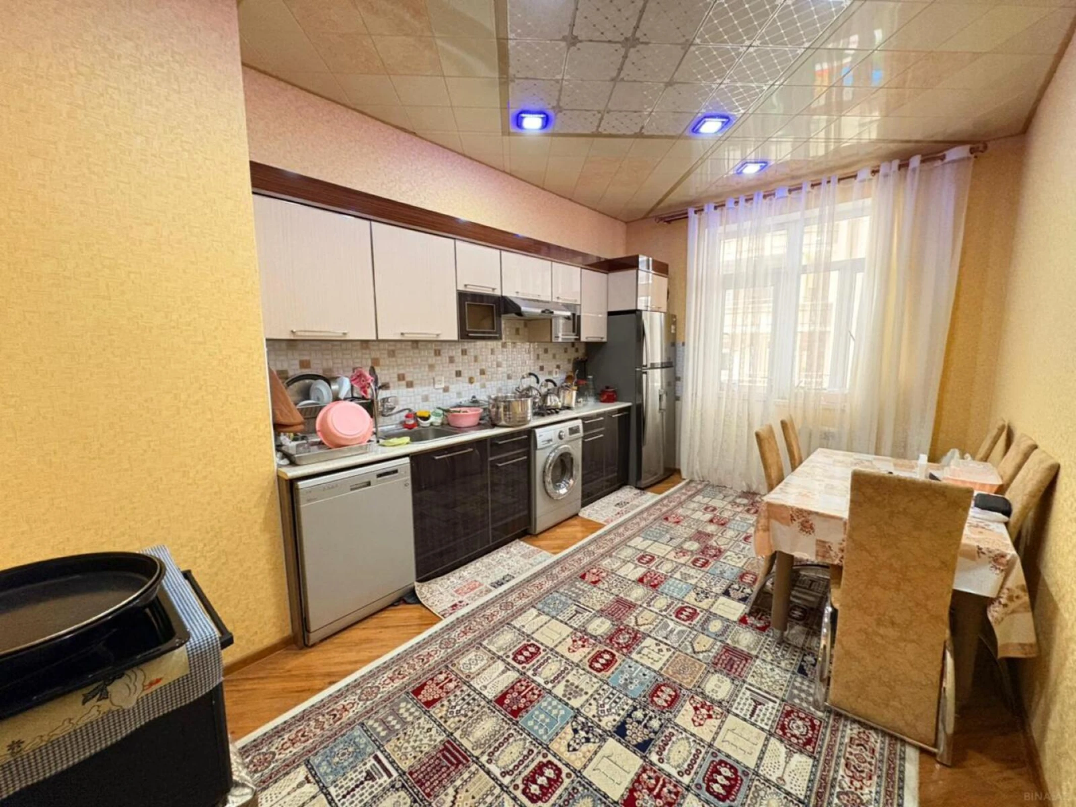 Satılır 2 otaqlı mənzil 105 m²