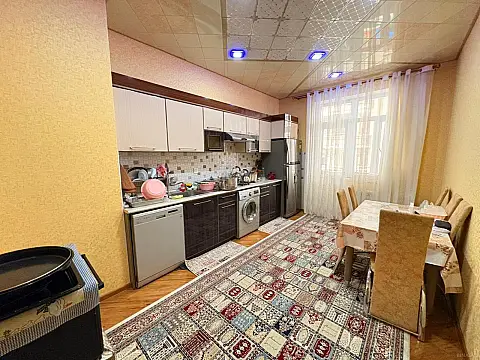 Satılır 2 otaqlı mənzil 105 m²
