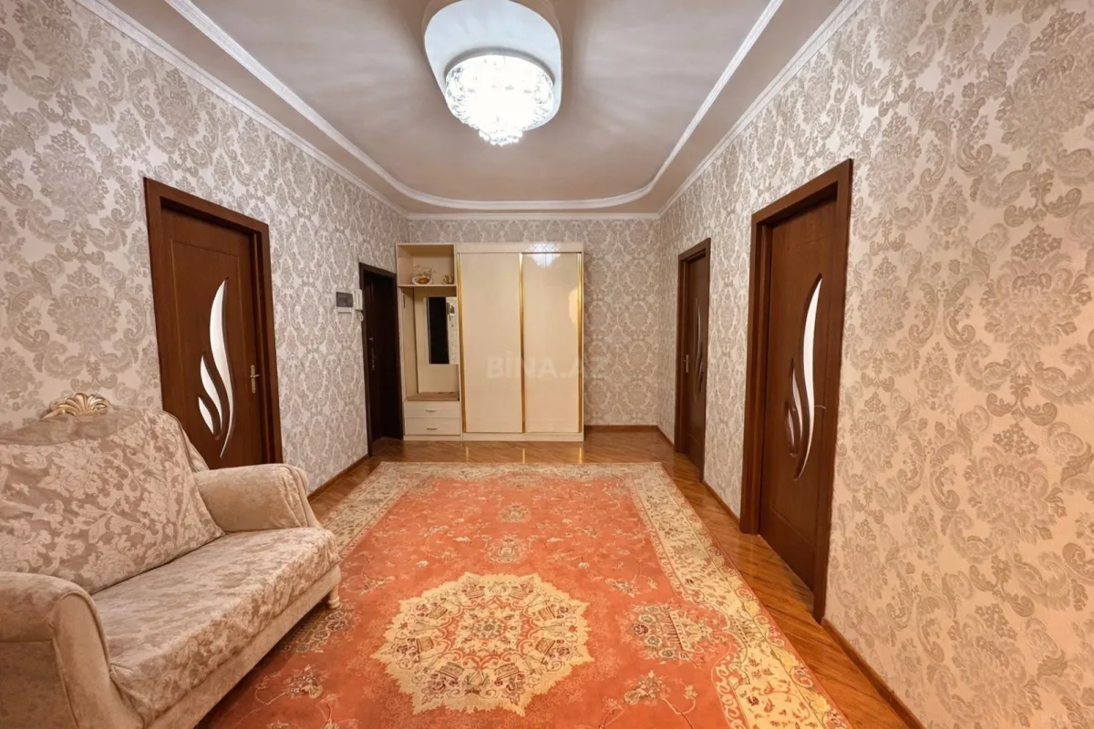 Satılır 2 otaqlı mənzil 105 m²