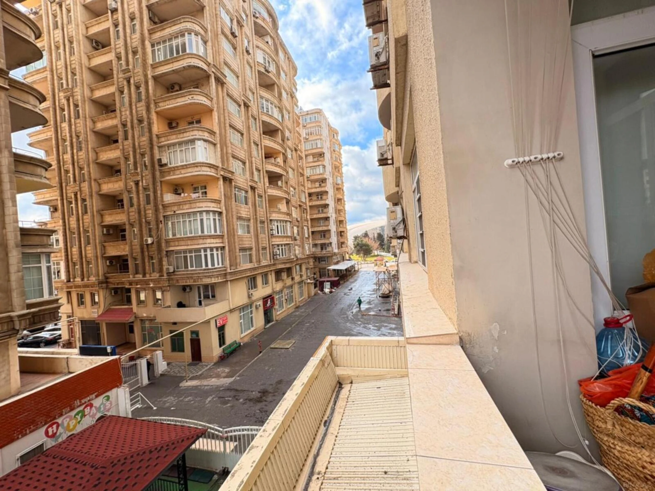 Satılır 2 otaqlı mənzil 105 m²