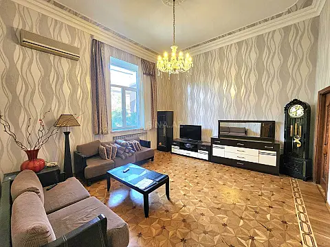 Kirayə verilir 2 otaqlı mənzil 70 m²