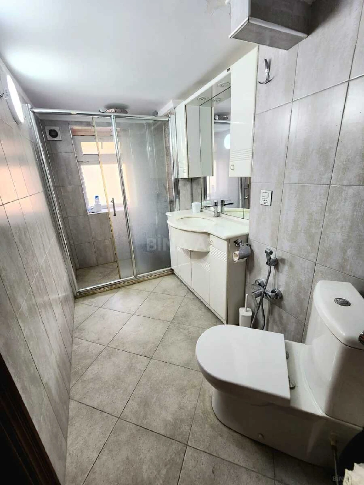 Kirayə verilir 2 otaqlı mənzil 70 m²