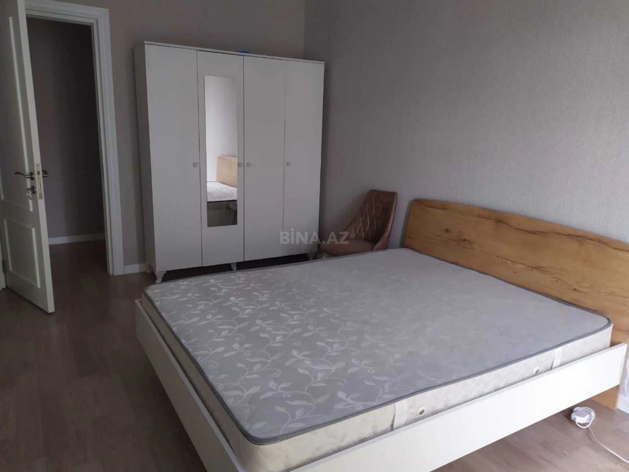 Kirayə verilir 2 otaqlı mənzil 87 m²