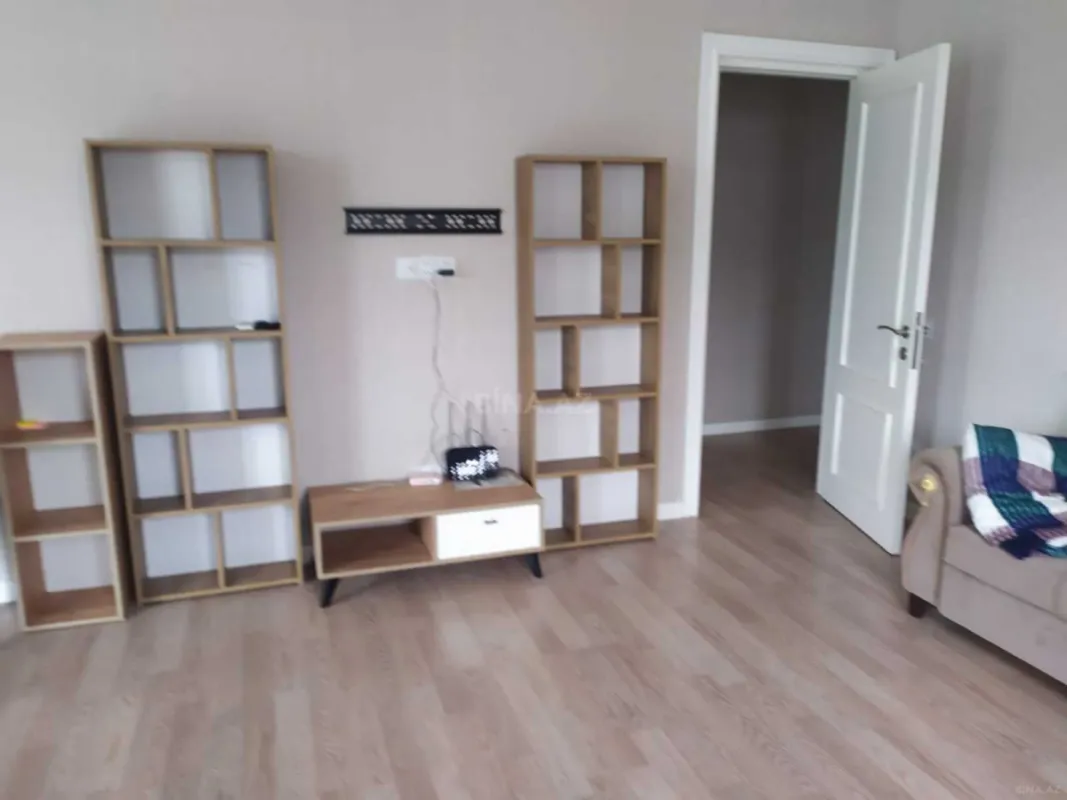 Kirayə verilir 2 otaqlı mənzil 87 m²