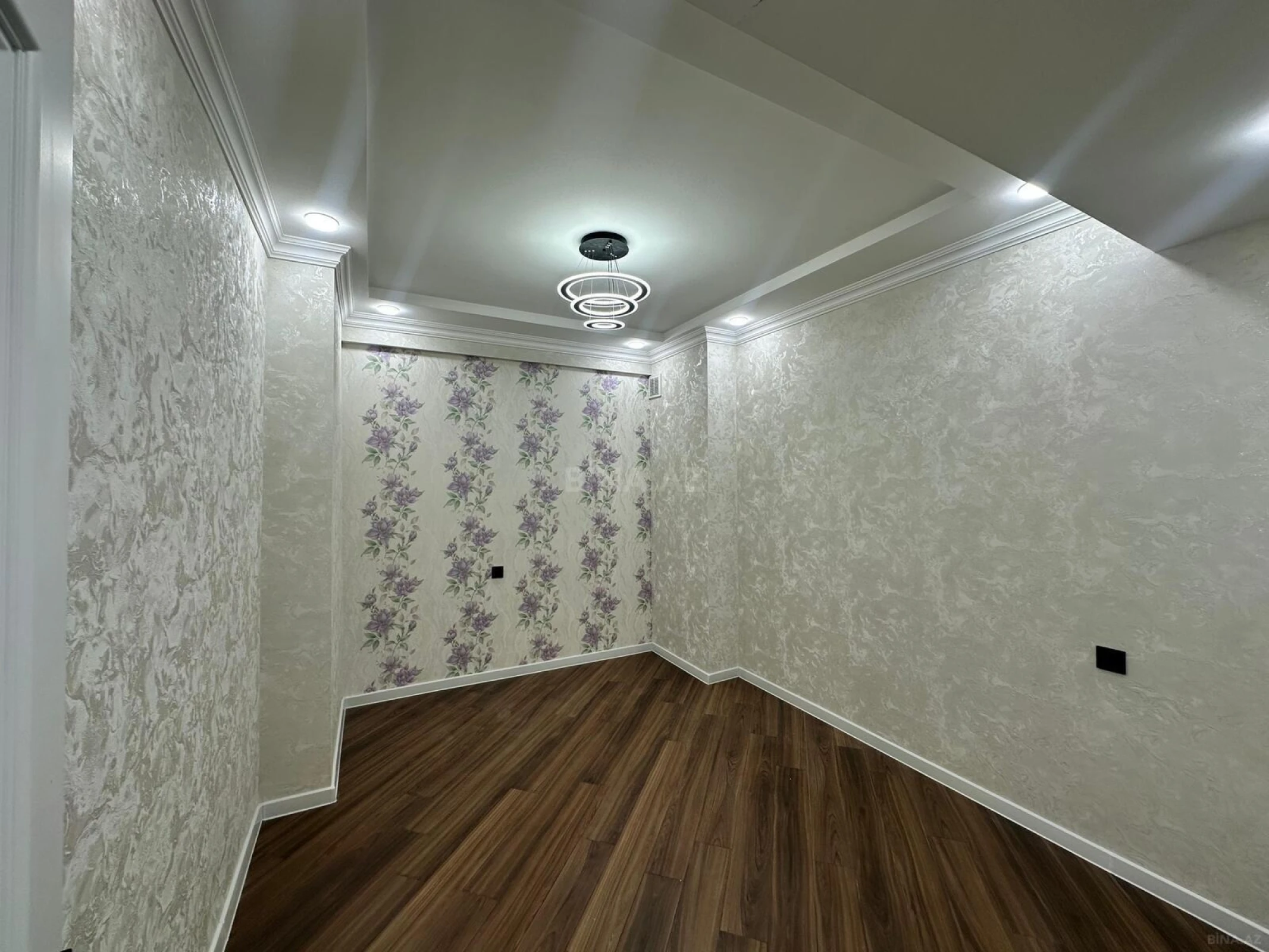 Satılır 3 otaqlı mənzil 105 m²