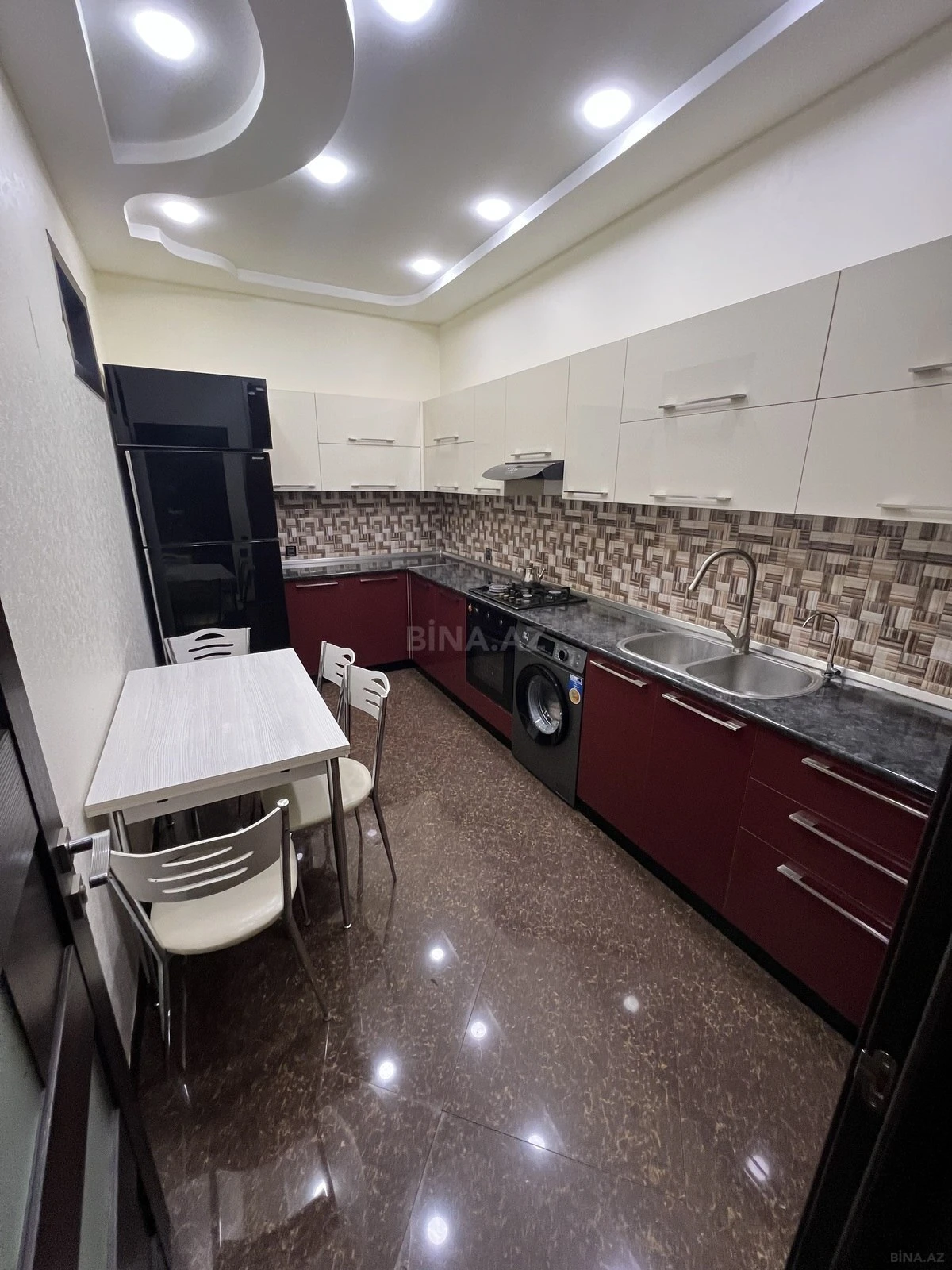 Kirayə verilir 2 otaqlı mənzil 82 m²