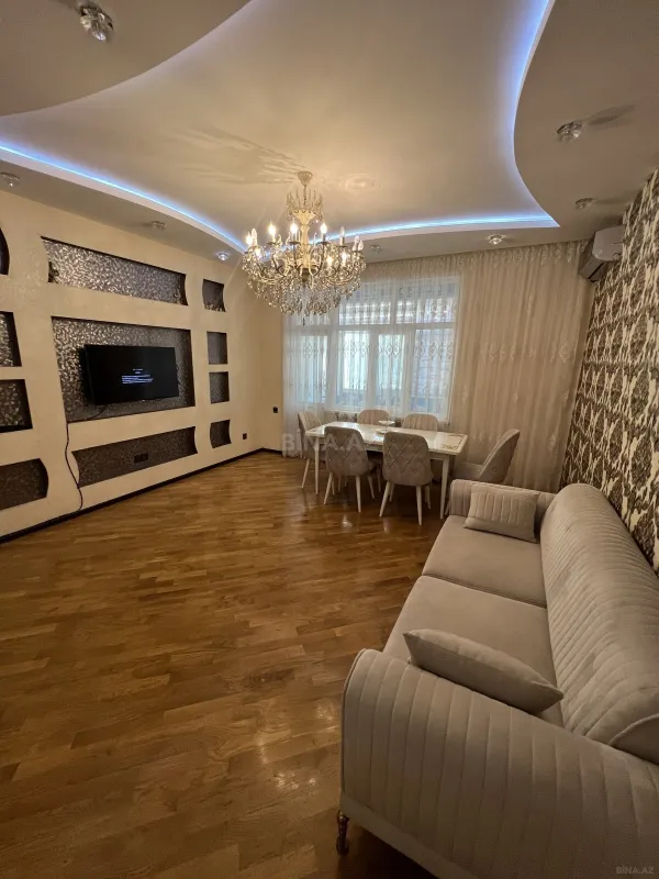 Kirayə verilir 2 otaqlı mənzil 82 m²