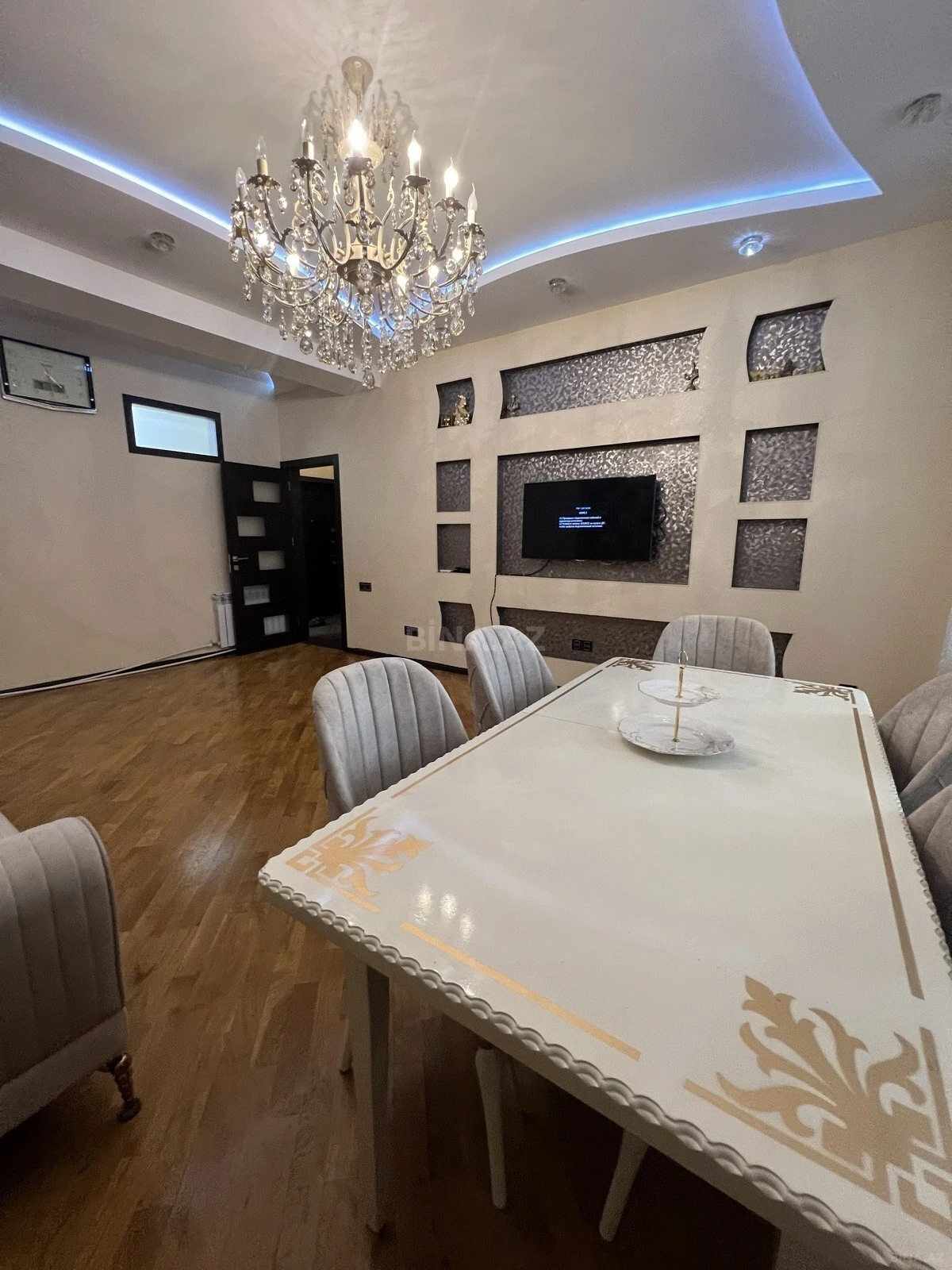Kirayə verilir 2 otaqlı mənzil 82 m²