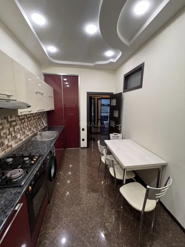 Kirayə verilir 2 otaqlı mənzil 82 m²