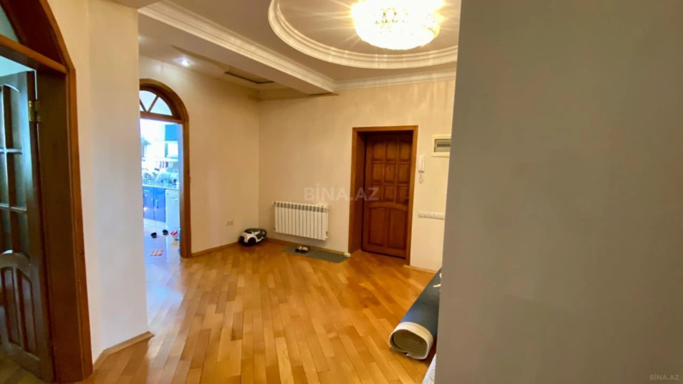 Satılır 3 otaqlı mənzil 130 m²
