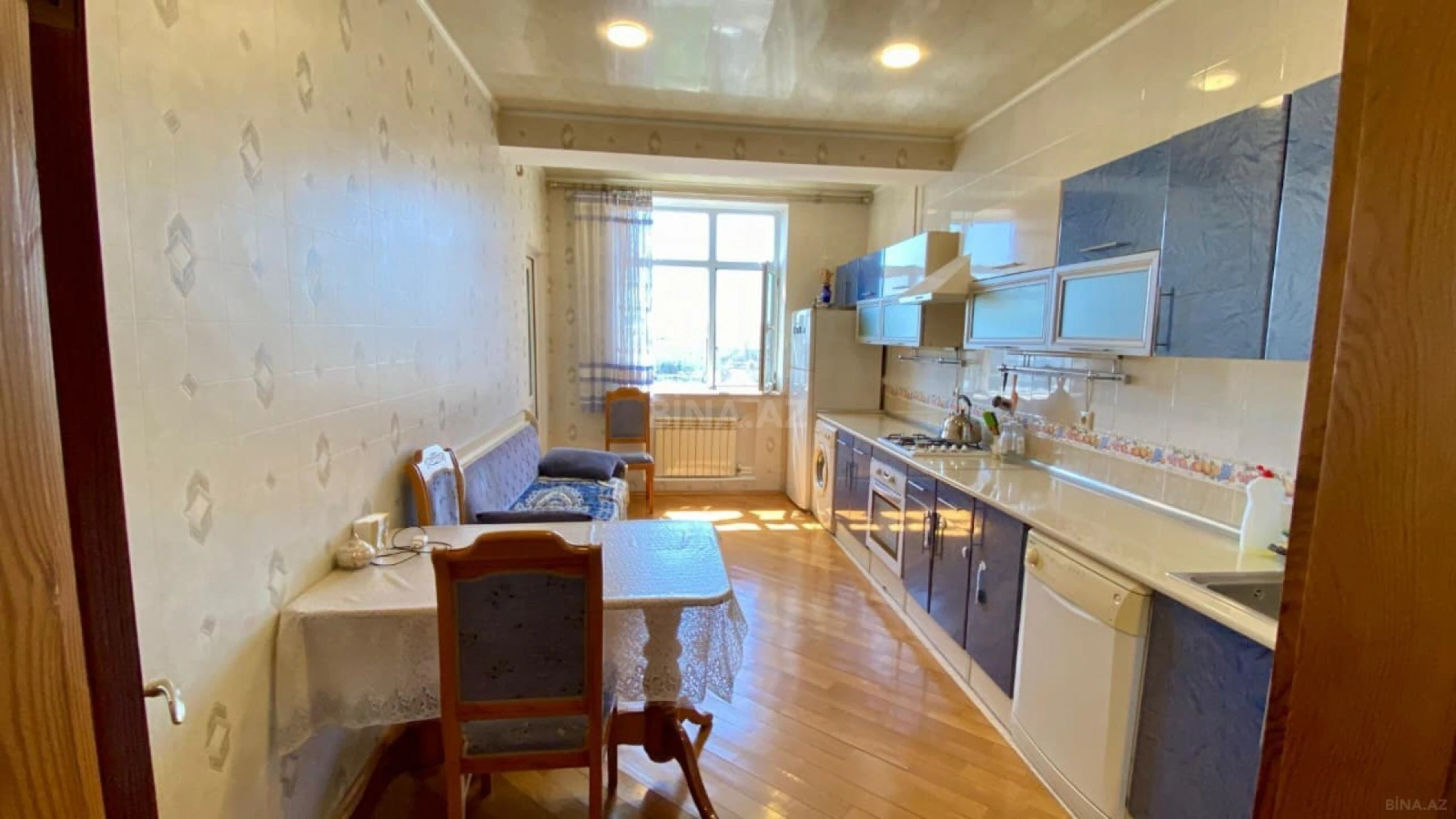 Satılır 3 otaqlı mənzil 130 m²