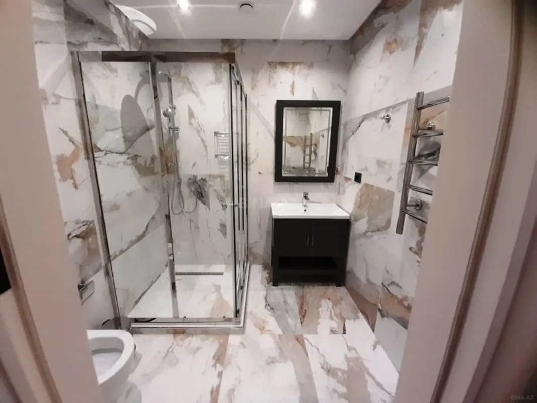 Kirayə verilir 4 otaqlı mənzil 220 m²