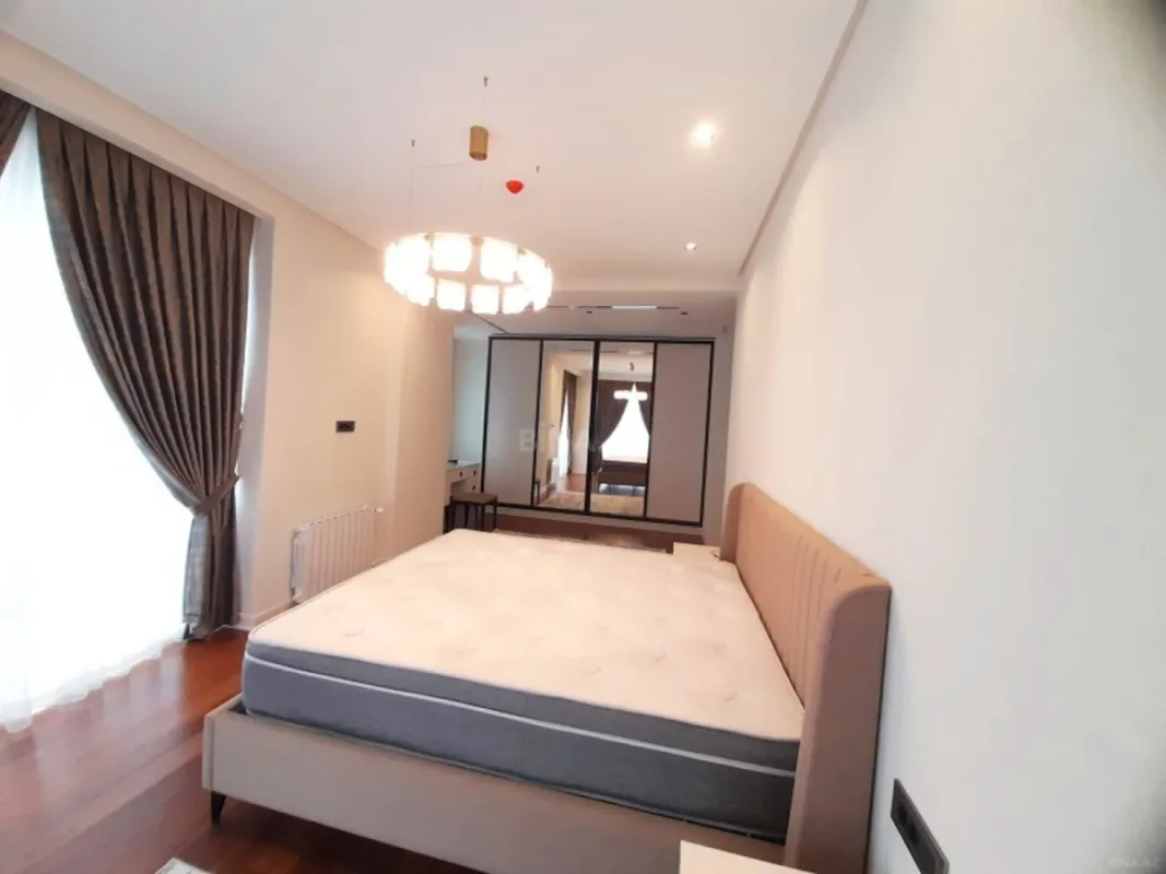 Kirayə verilir 4 otaqlı mənzil 220 m²