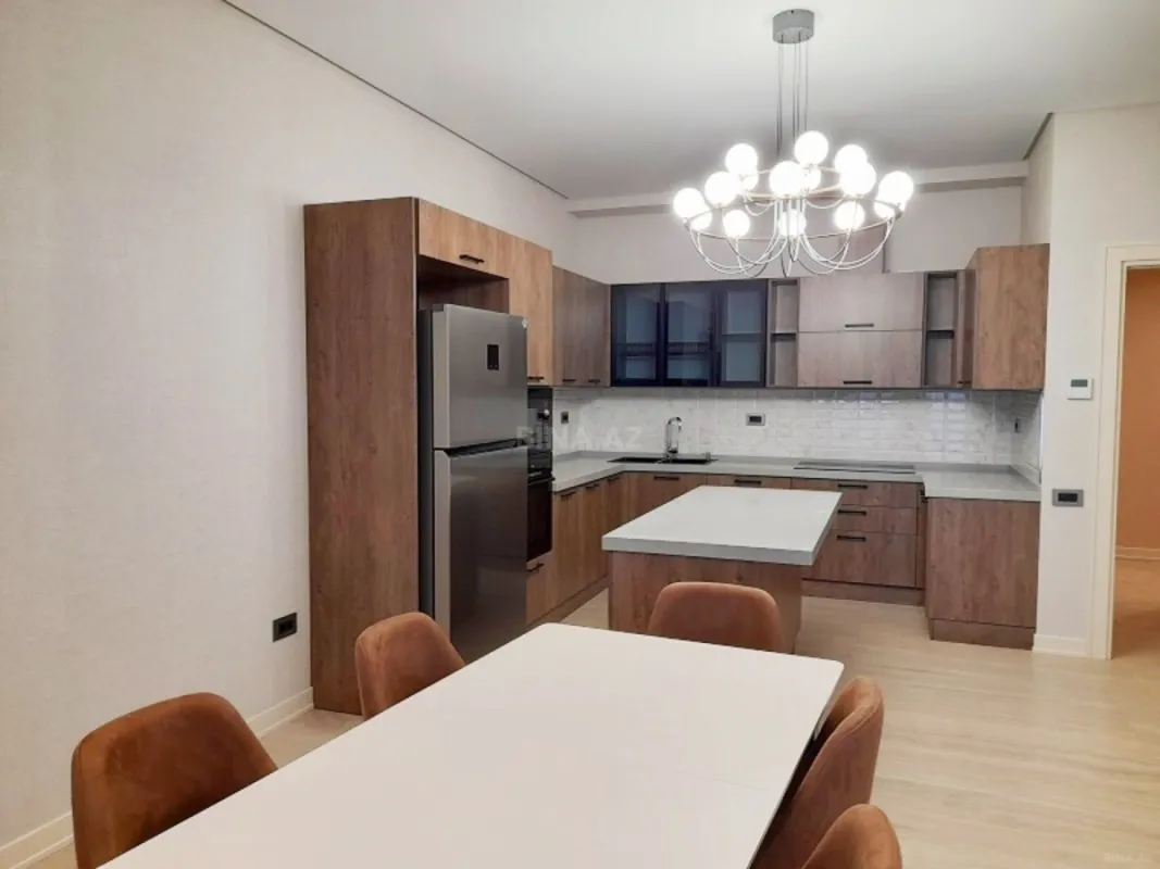 Kirayə verilir 4 otaqlı mənzil 220 m²