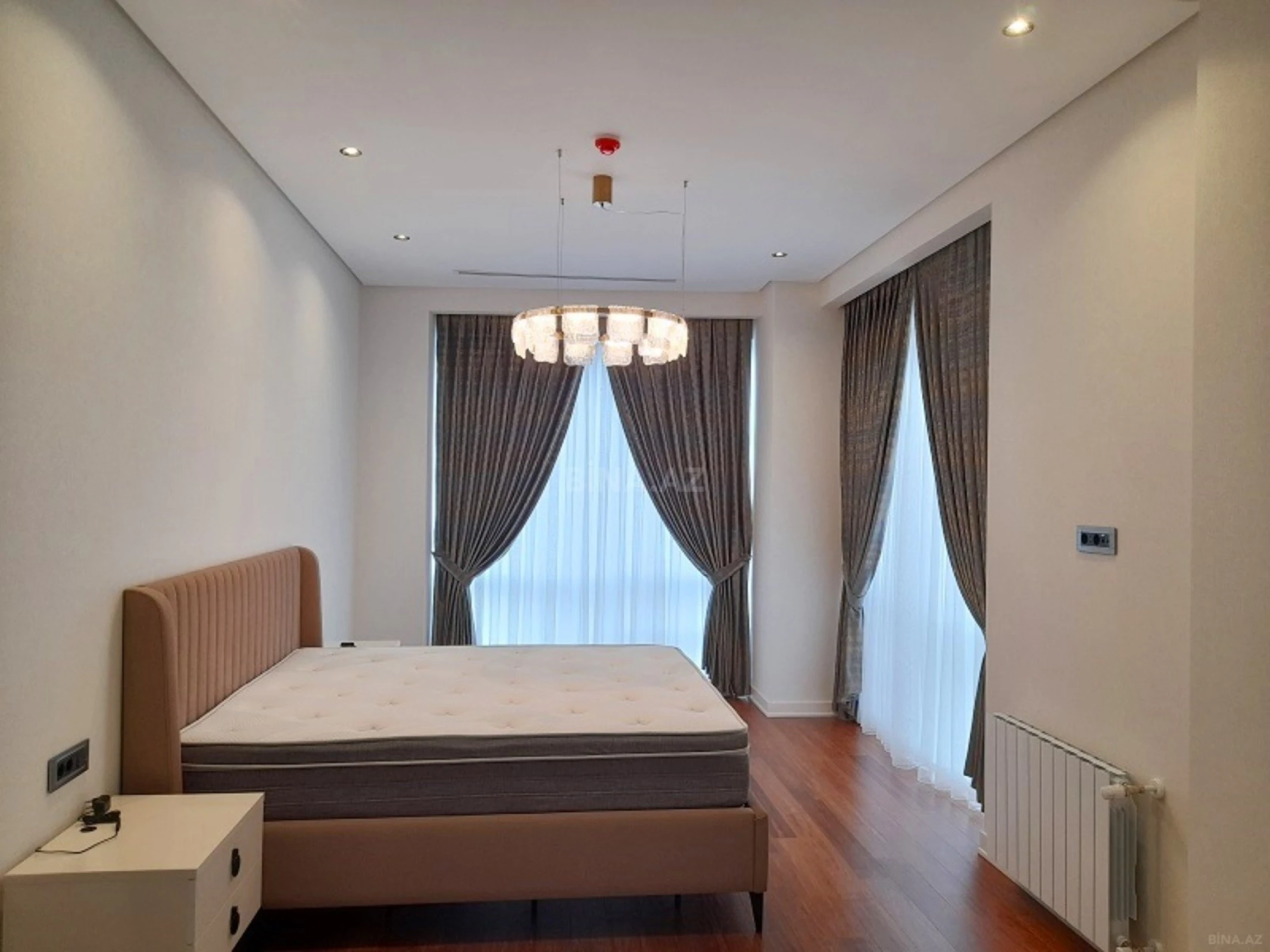 Kirayə verilir 4 otaqlı mənzil 220 m²