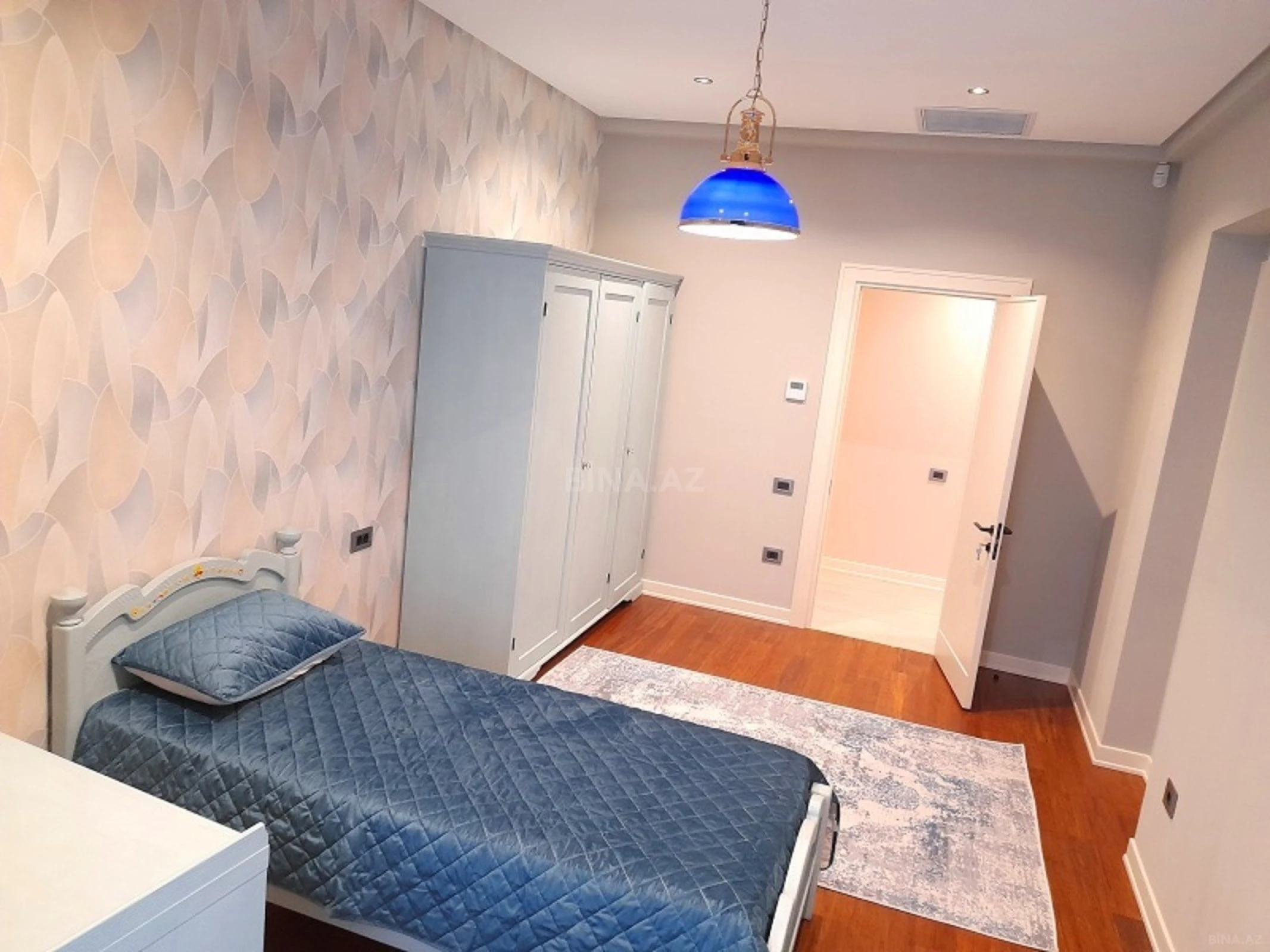 Kirayə verilir 4 otaqlı mənzil 220 m²