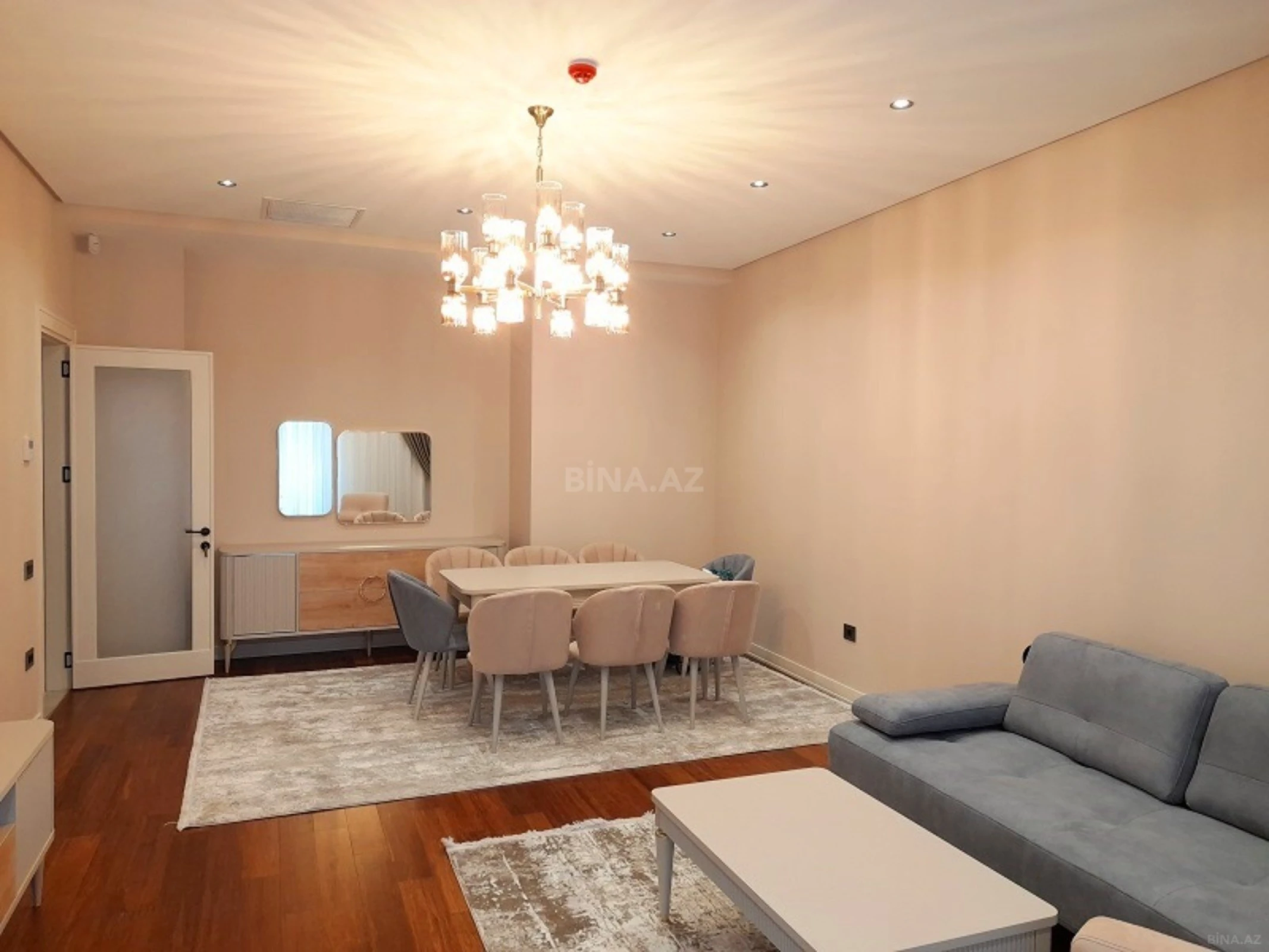 Kirayə verilir 4 otaqlı mənzil 220 m²