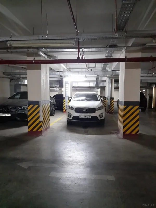 Kirayə verilir 4 otaqlı mənzil 220 m²