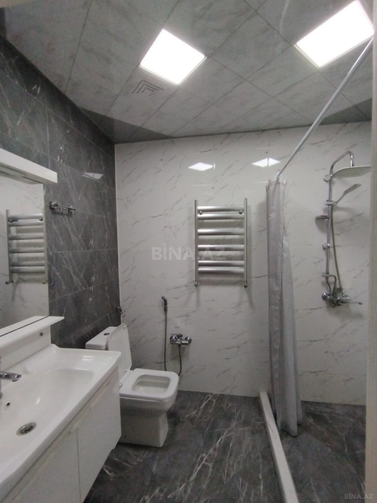 Satılır 2 otaqlı mənzil 71 m²