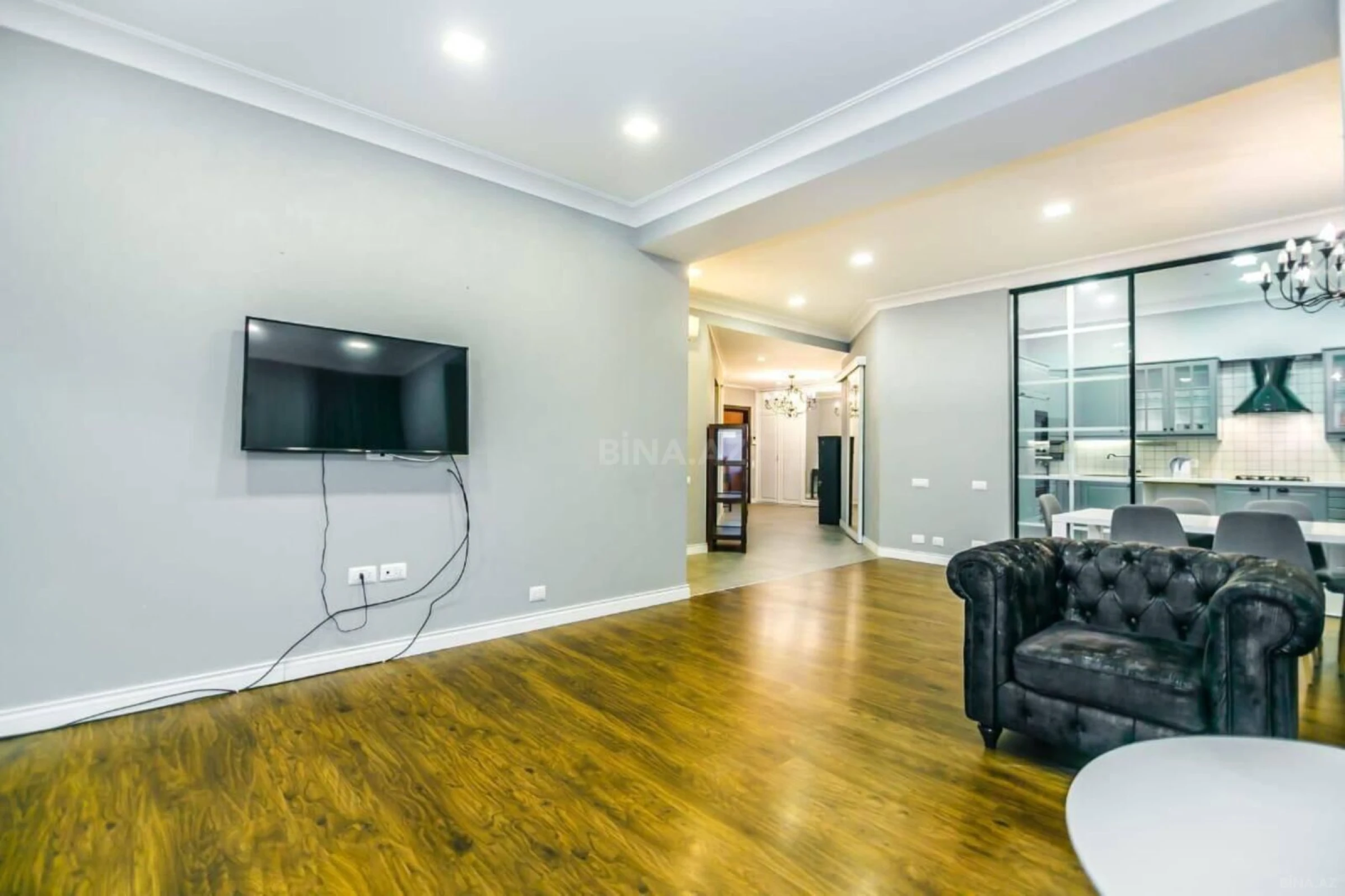 Kirayə verilir 5 otaqlı mənzil 235 m²