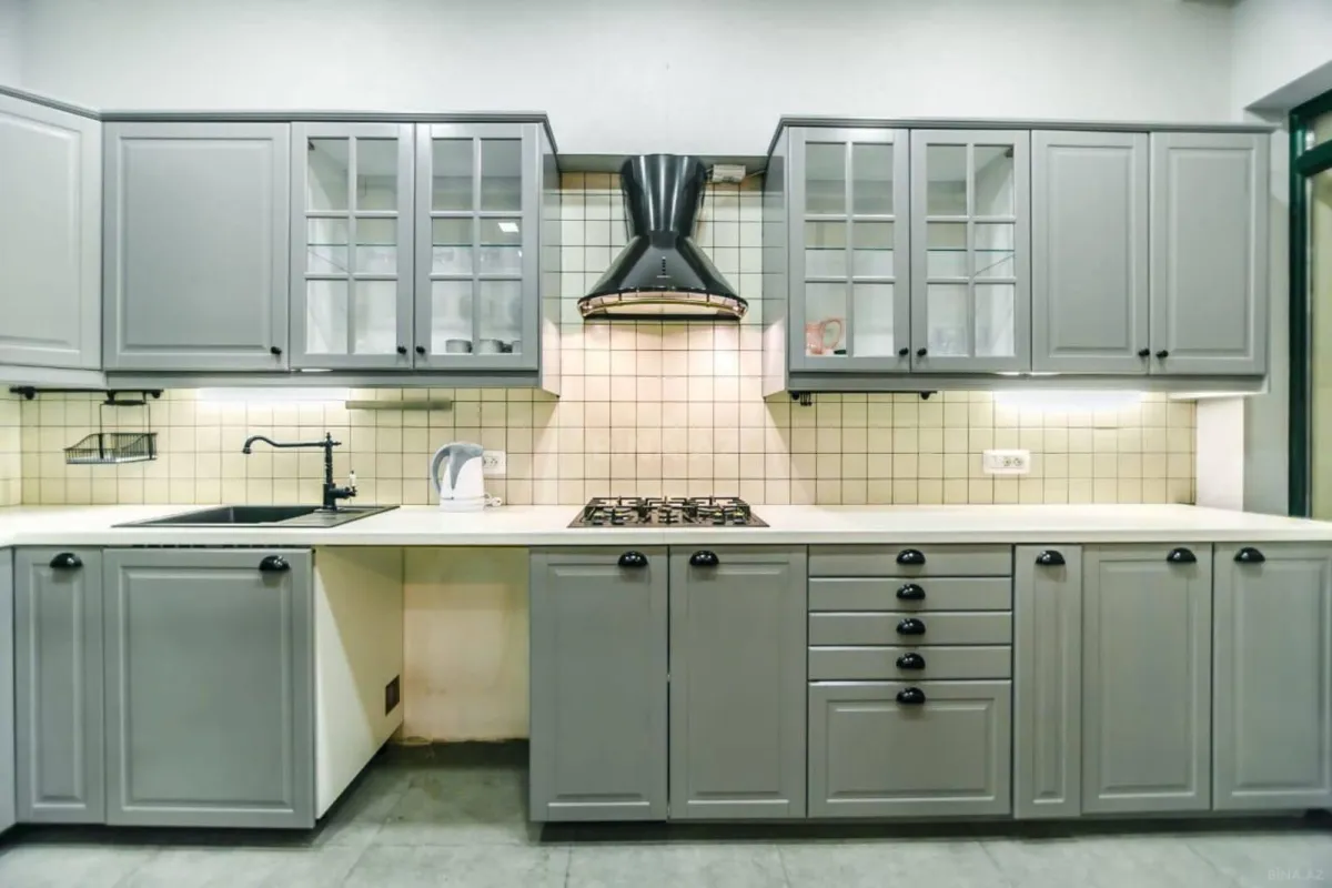 Kirayə verilir 5 otaqlı mənzil 235 m²