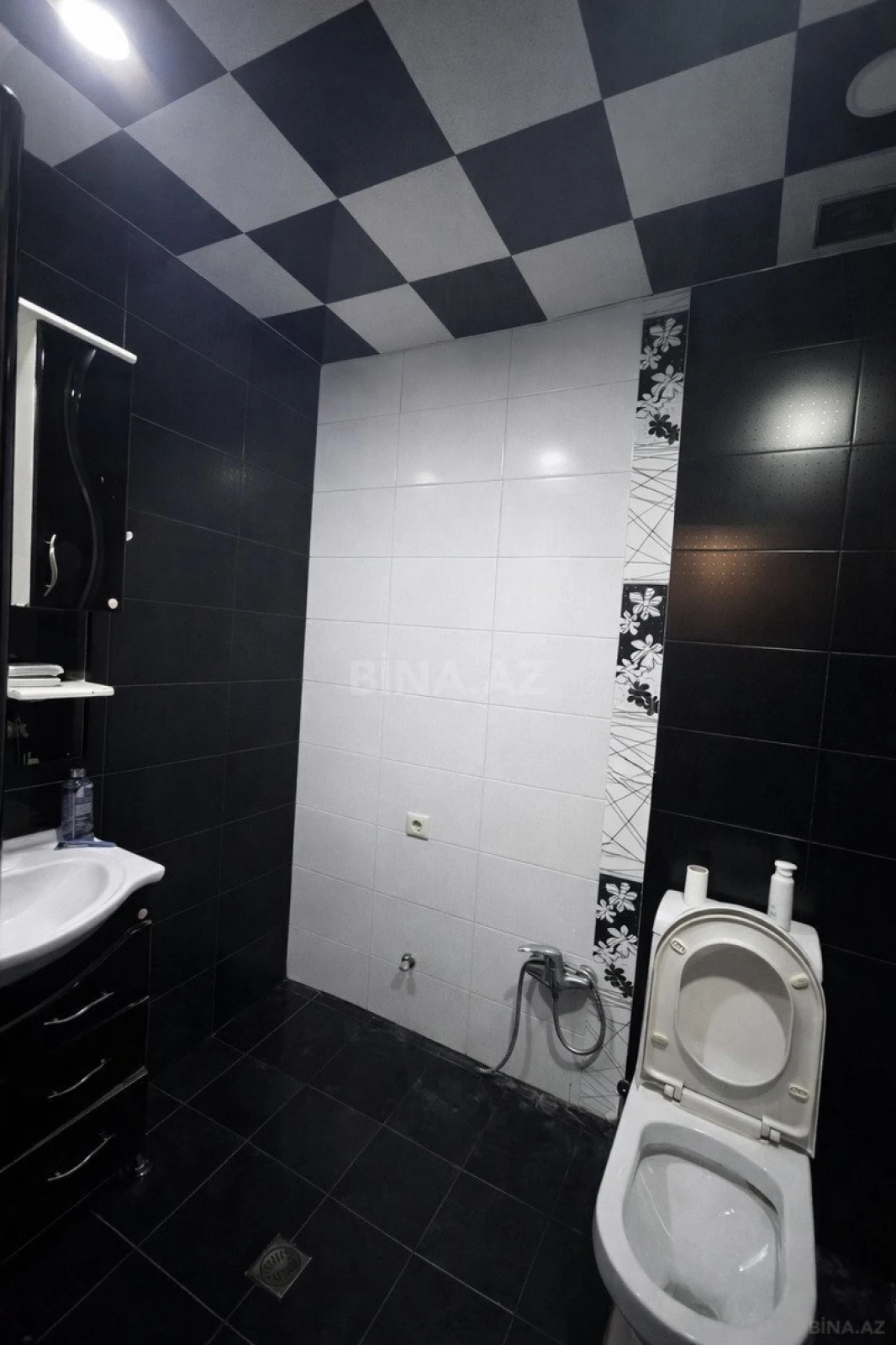 Satılır 2 otaqlı mənzil 66 m²