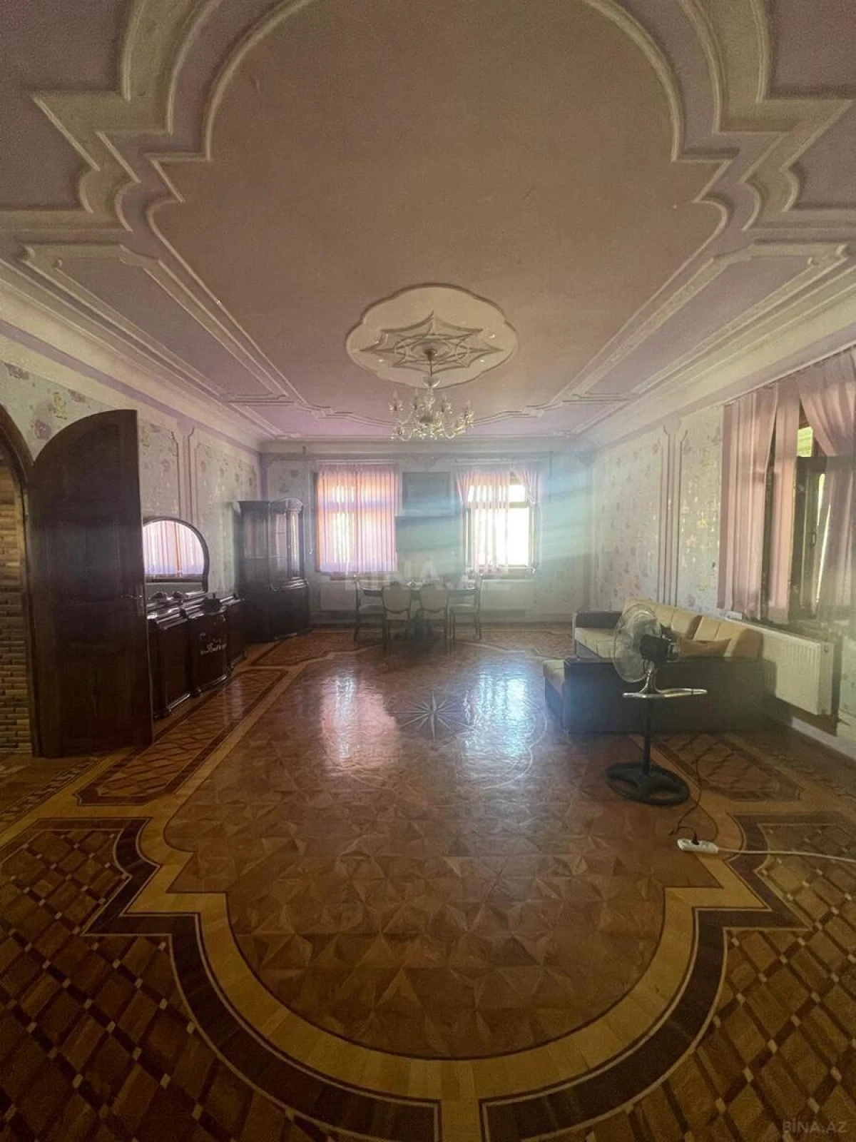 Satılır 9 otaqlı həyət evi 400 m²