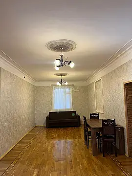 Satılır 9 otaqlı həyət evi 400 m²