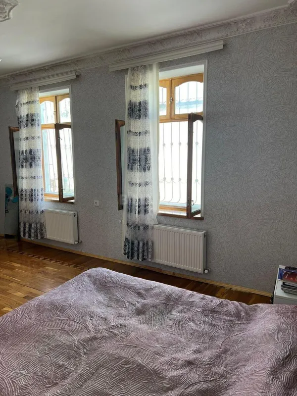 Satılır 9 otaqlı həyət evi 400 m²