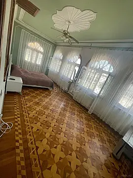 Satılır 9 otaqlı həyət evi 400 m² — Bakı, Qaraçuxur 9 otaq 400.00 m²