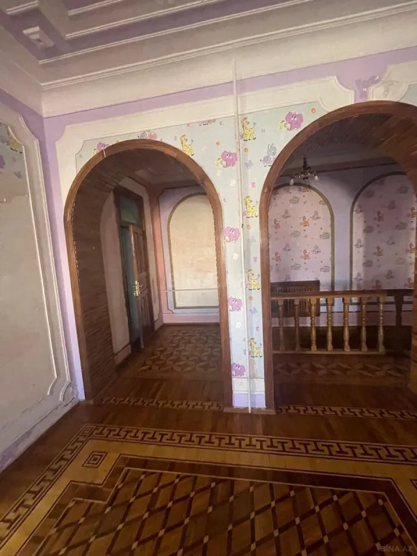 Satılır 9 otaqlı həyət evi 400 m²