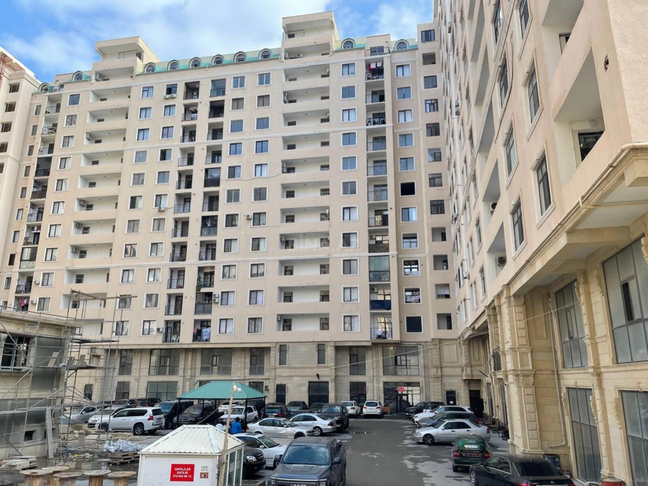 Satılır 2 otaqlı mənzil 83 m²