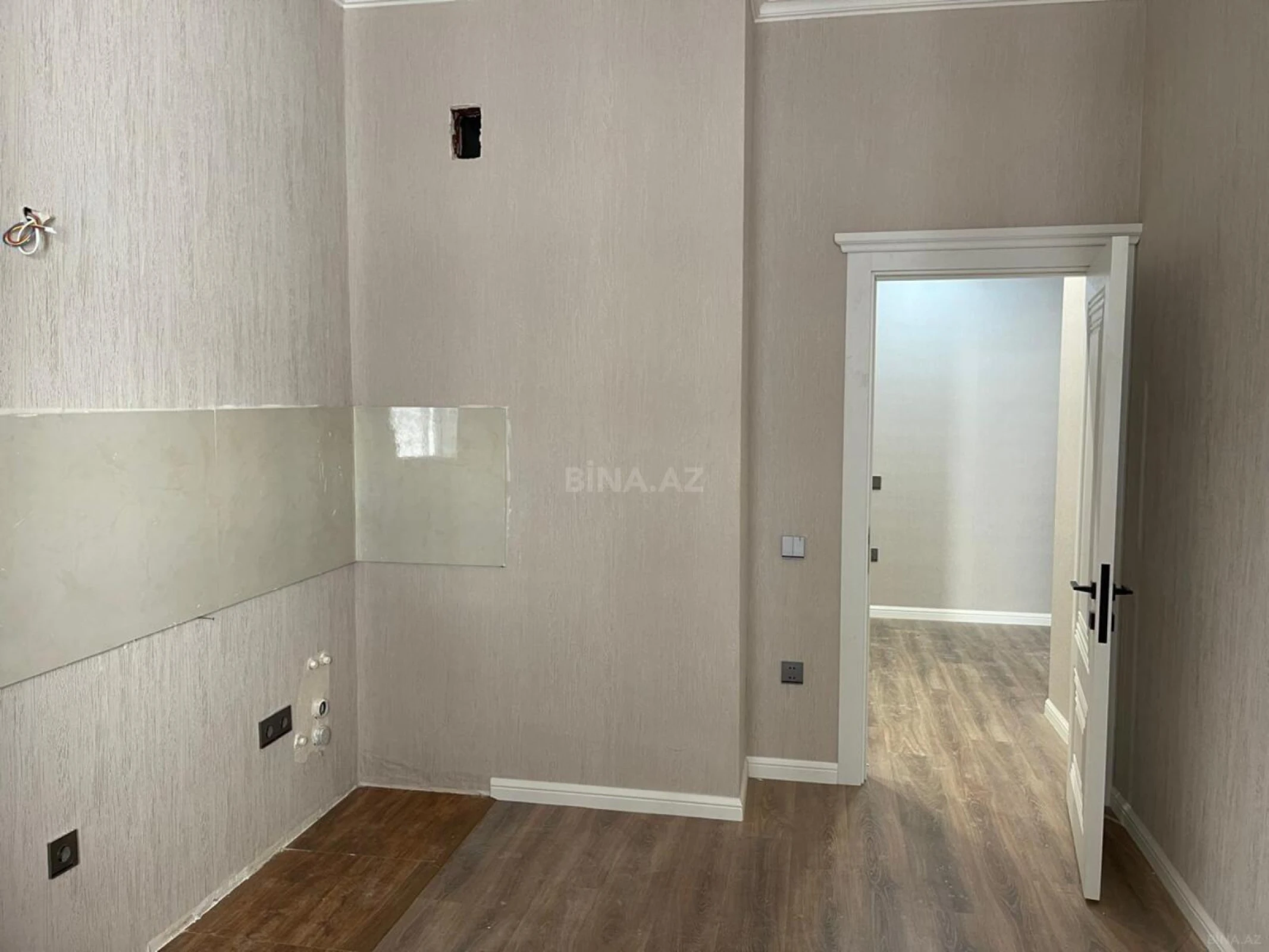 Satılır 2 otaqlı mənzil 83 m²