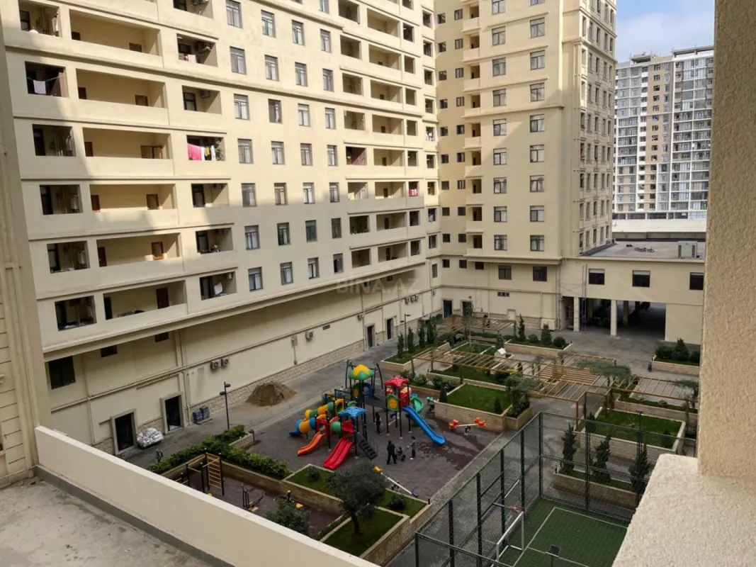 Satılır 2 otaqlı mənzil 83 m²